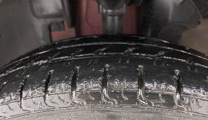 2018 Renault Kwid RXT 1.0 (O), Petrol, Manual, 28,660 km, Left Front Tyre Tread