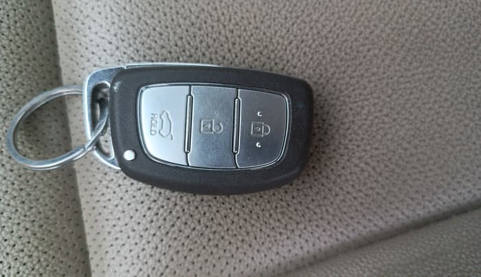 2018 Hyundai Tucson 2WD AT GL DIESEL
, Diesel, Automatic, 1,43,838 km, Key Close Up