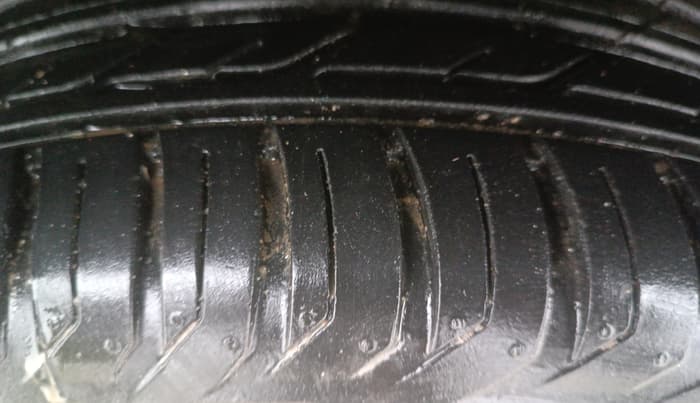2018 Hyundai Tucson 2WD AT GL DIESEL
, Diesel, Automatic, 1,43,838 km, Left Front Tyre Tread