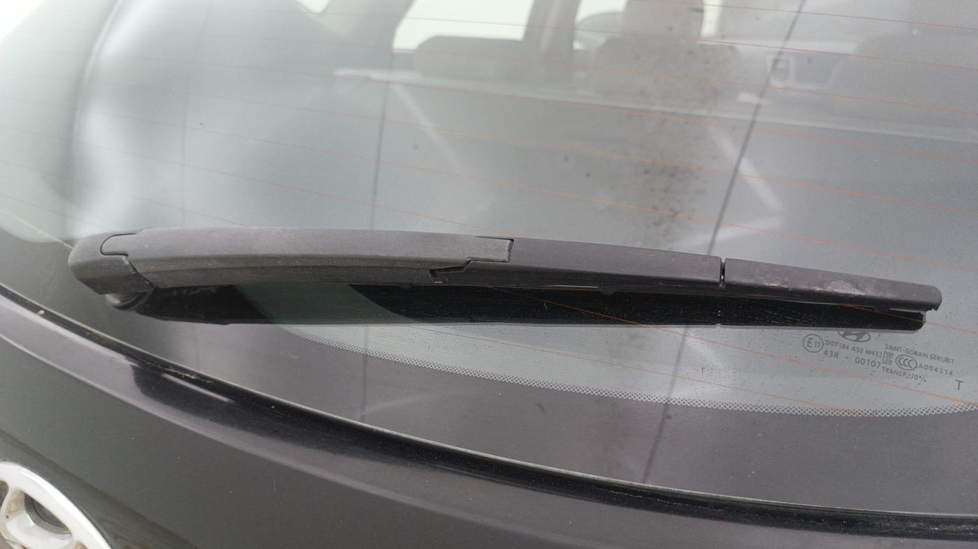 2018 Hyundai Tucson 2WD AT GL DIESEL
, Diesel, Automatic, 1,43,838 km, Rear Wiper