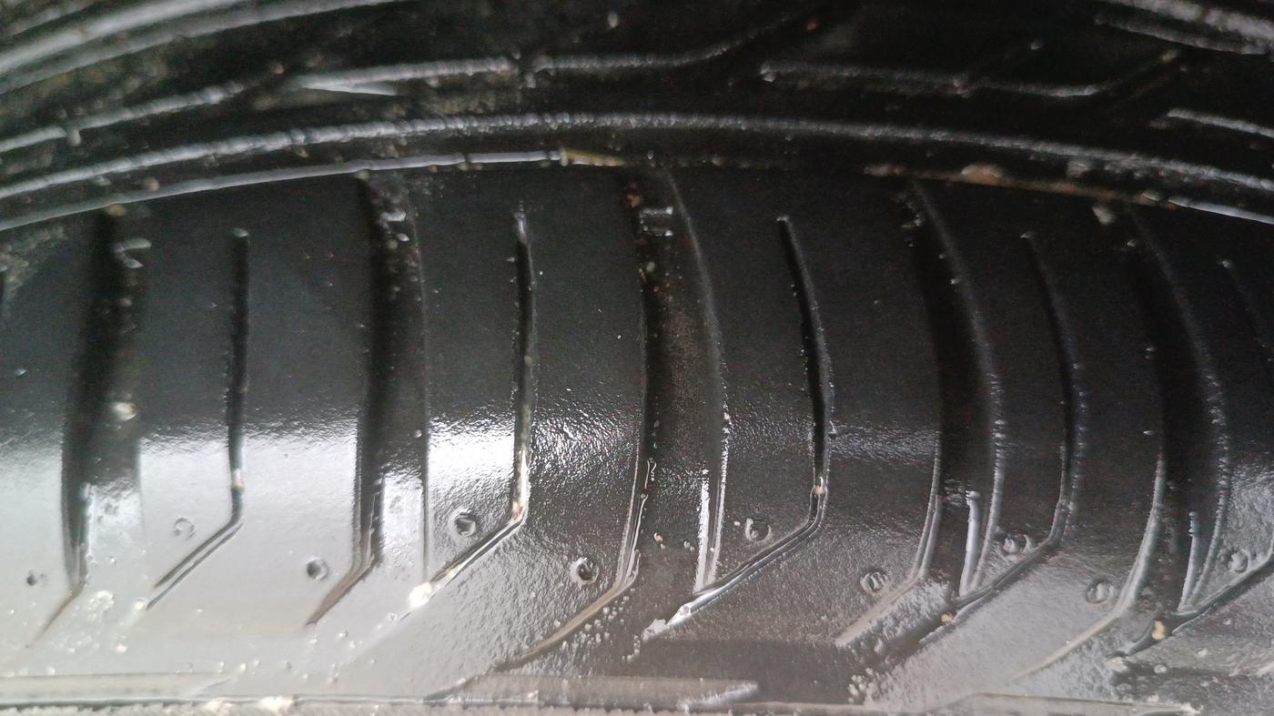 2018 Hyundai Tucson 2WD AT GL DIESEL
, Diesel, Automatic, 1,43,838 km, Right Front Tyre Tread