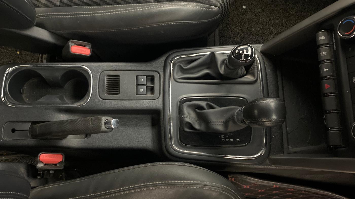 2022 Mahindra Thar LX PETROL HT 4WD AT, Petrol, Automatic, 40,994 km, Gear Lever