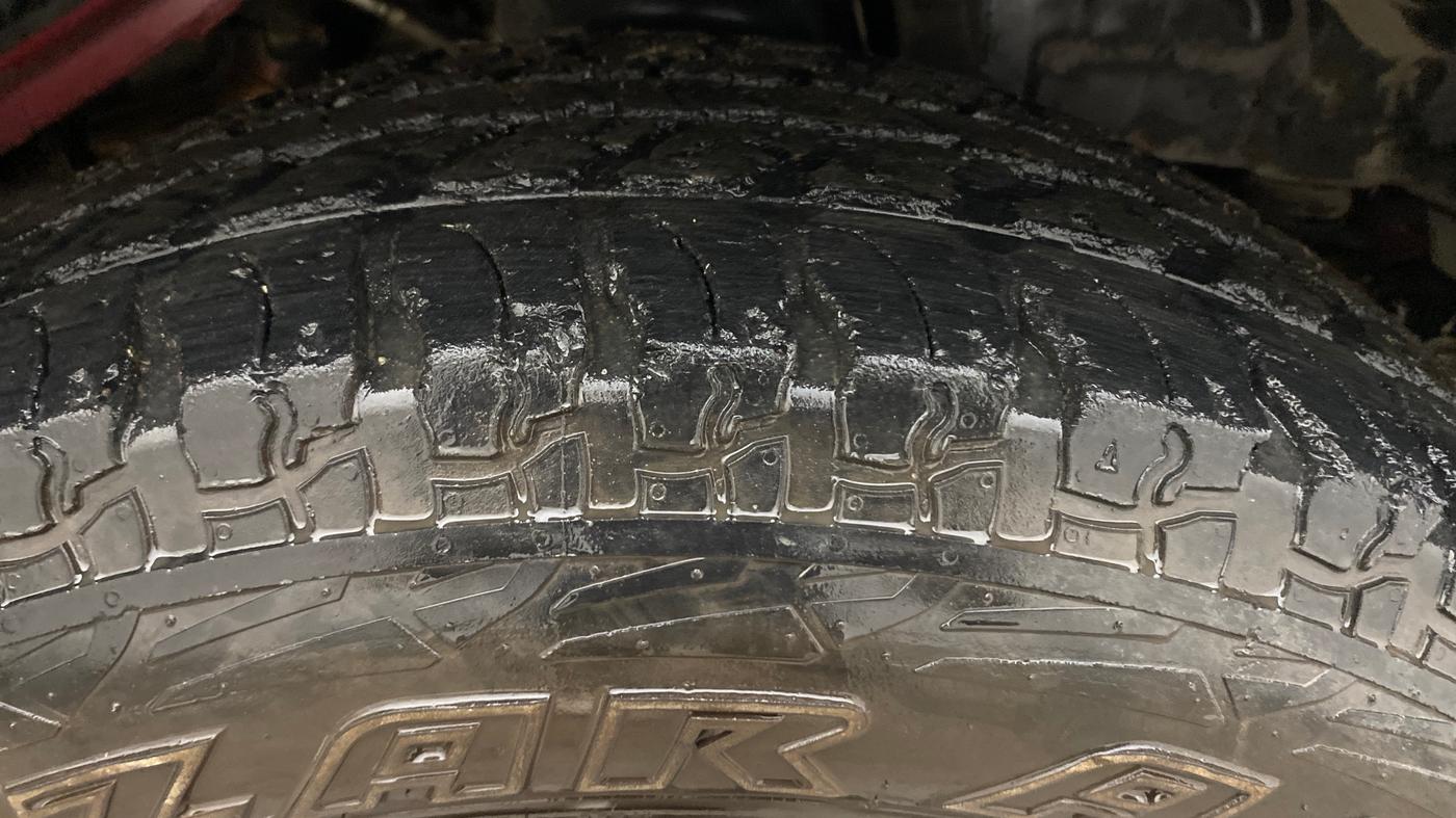 2022 Mahindra Thar LX PETROL HT 4WD AT, Petrol, Automatic, 40,994 km, Right Front Tyre Tread