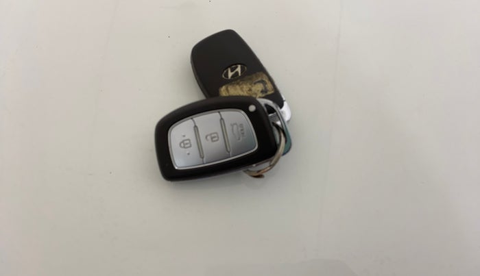 2014 Hyundai Grand i10 ASTA (O) 1.2 KAPPA VTVT, Petrol, Manual, 37,470 km, Key Close Up