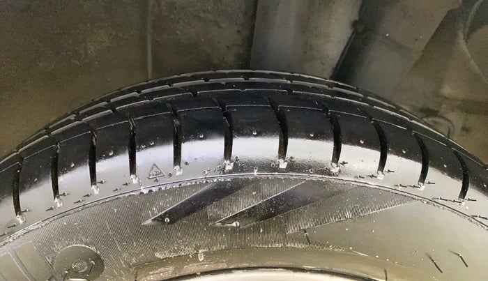 2014 Hyundai Grand i10 ASTA (O) 1.2 KAPPA VTVT, Petrol, Manual, 37,470 km, Left Rear Tyre Tread