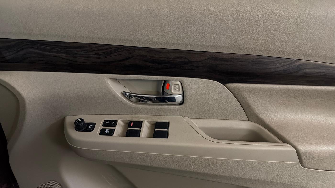 2021 Maruti Ertiga ZXI+ SHVS, Petrol, Manual, 60,068 km, Driver Side Door Panels Control