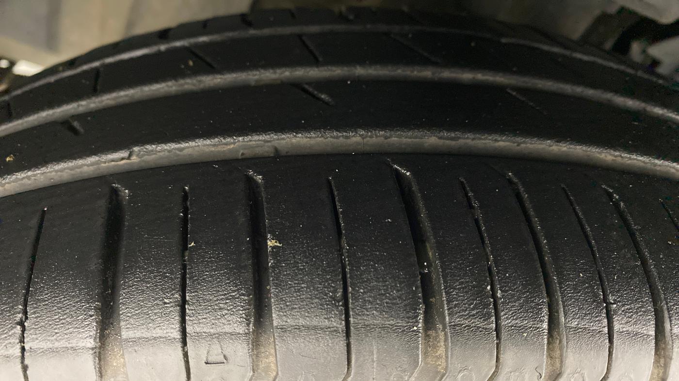 2020 Renault TRIBER RXZ AT, Petrol, Automatic, 21,413 km, Left Front Tyre Tread