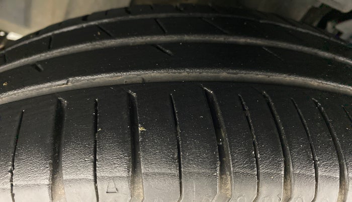 2020 Renault TRIBER RXZ AT, Petrol, Automatic, 21,413 km, Left Front Tyre Tread