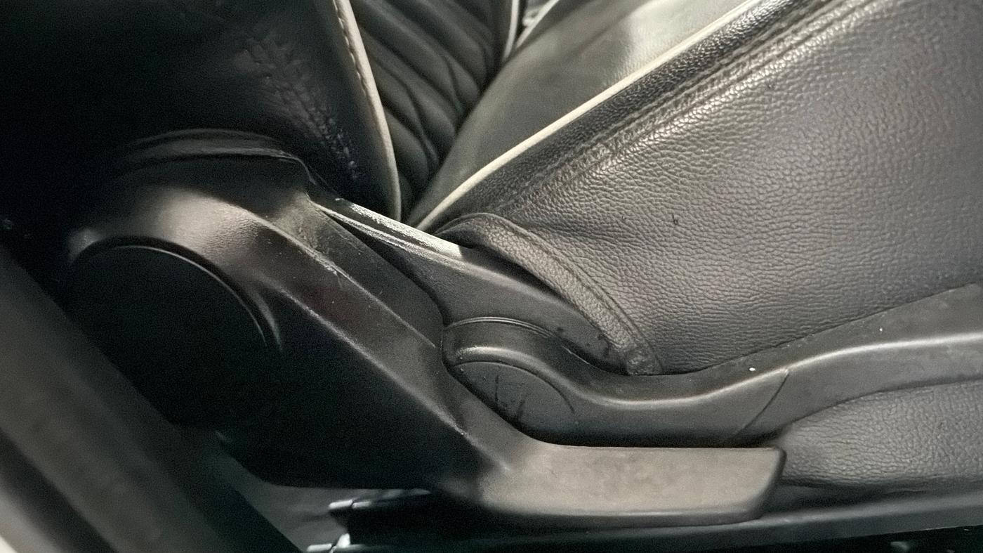 2022 Maruti Swift VXI, Petrol, Manual, 59,606 km, Driver Side Adjustment Panel