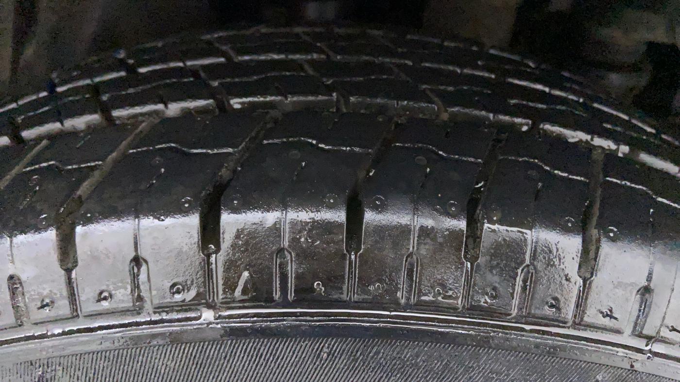 2016 Mahindra TUV300 T8, Diesel, Manual, 77,347 km, Right Front Tyre Tread