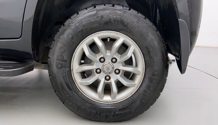 2016 Mahindra TUV300 T8, Diesel, Manual, 77,347 km, Left Rear Wheel