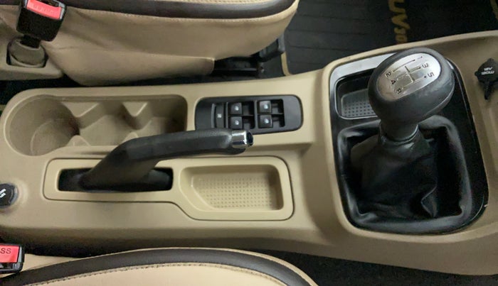 2016 Mahindra TUV300 T8, Diesel, Manual, 77,347 km, Gear Lever