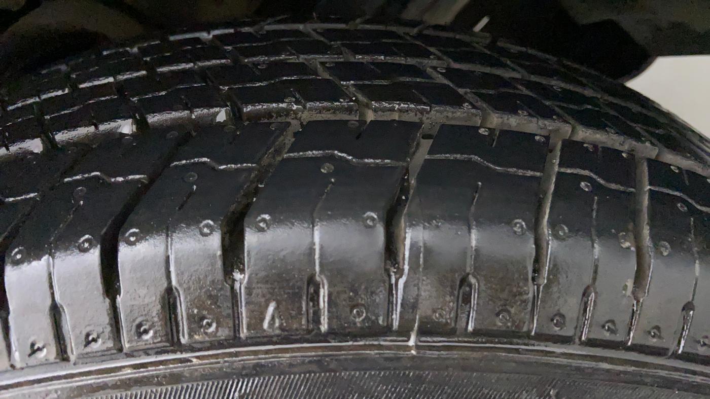 2016 Mahindra TUV300 T8, Diesel, Manual, 77,347 km, Left Rear Tyre Tread