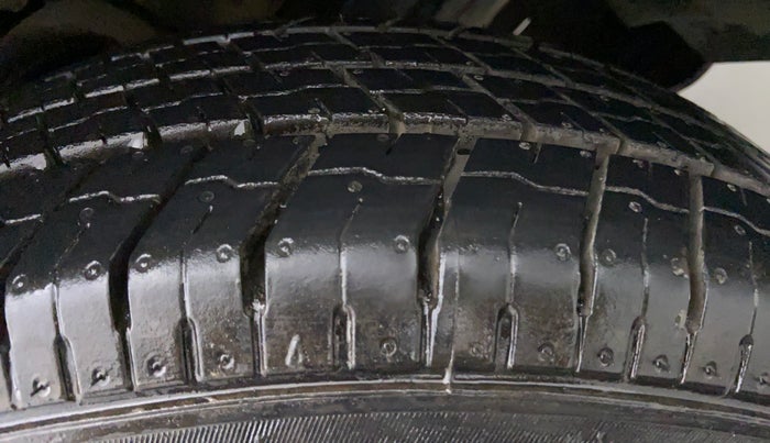 2016 Mahindra TUV300 T8, Diesel, Manual, 77,347 km, Left Rear Tyre Tread