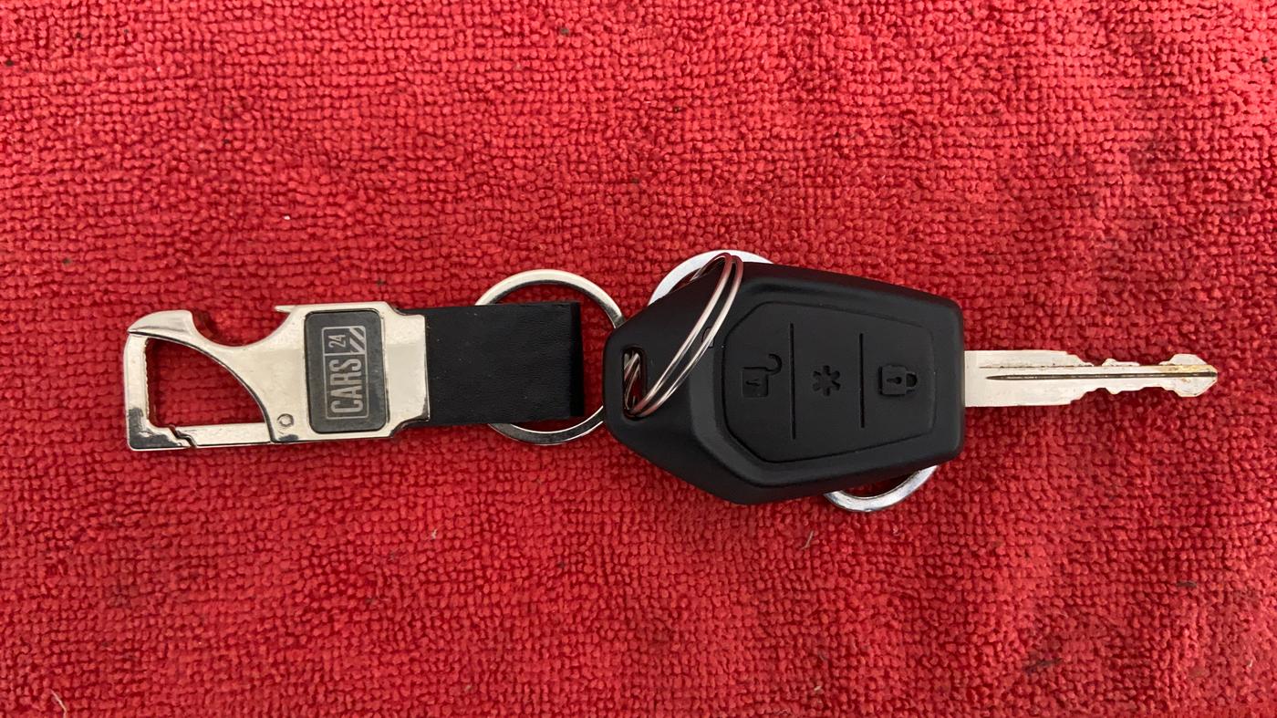 2016 Mahindra TUV300 T8, Diesel, Manual, 77,347 km, Key Close Up