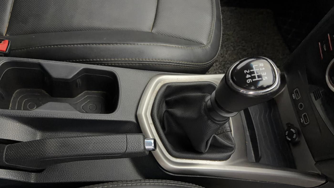 2022 Mahindra XUV300 W8 (O) 1.2 PETROL, Petrol, Manual, 29,859 km, Gear Lever