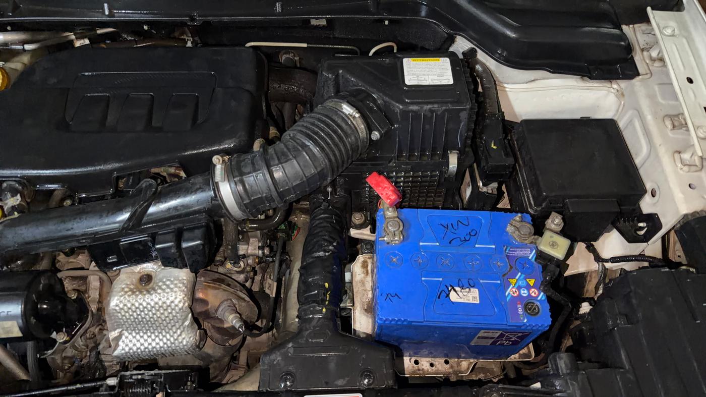 2022 Mahindra XUV300 W8 (O) 1.2 PETROL, Petrol, Manual, 29,859 km, Engine View - Left