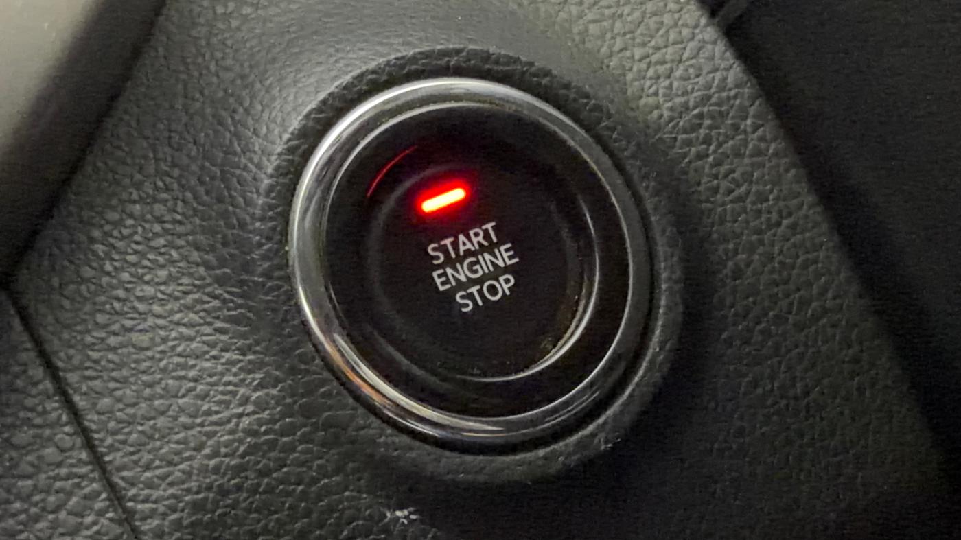 2022 Mahindra XUV300 W8 (O) 1.2 PETROL, Petrol, Manual, 29,859 km, Keyless Start/ Stop Button