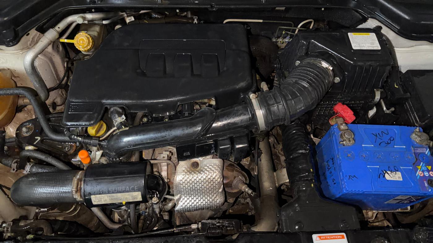 2022 Mahindra XUV300 W8 (O) 1.2 PETROL, Petrol, Manual, 29,859 km, Engine View
