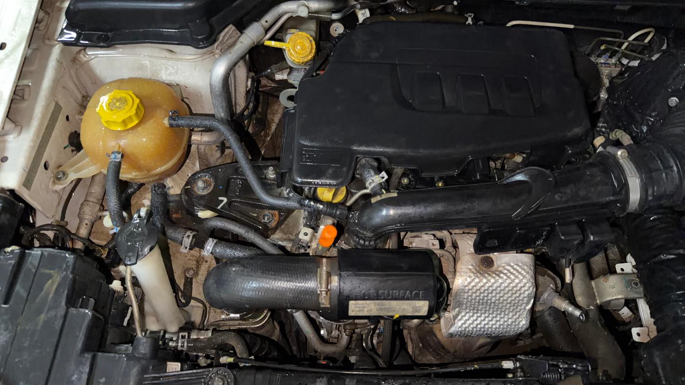 2022 Mahindra XUV300 W8 (O) 1.2 PETROL, Petrol, Manual, 29,859 km, Engine View - Right
