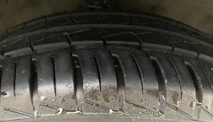 2013 Maruti Wagon R 1.0 VXI, Petrol, Manual, 43,966 km, Right Front Tyre Tread