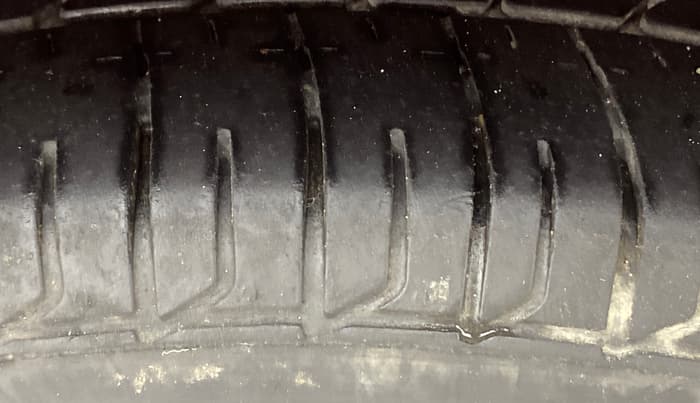 2022 Maruti Swift ZXI PLUS AMT DUAL TONE, Petrol, Automatic, 82,587 km, Right Front Tyre Tread