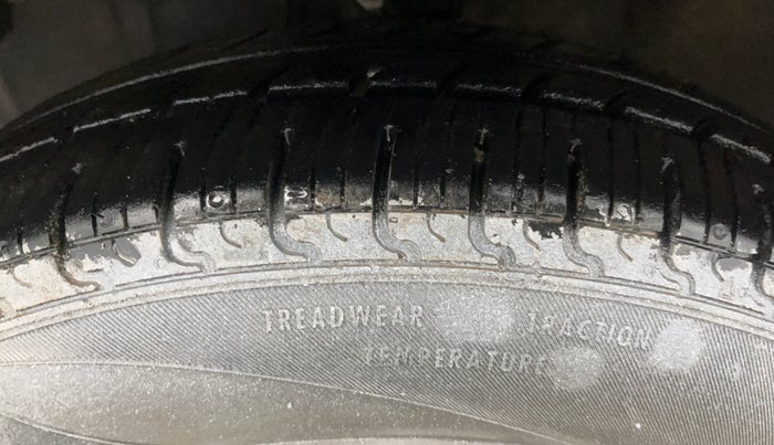 2016 Hyundai i10 SPORTZ 1.1, Petrol, Manual, 86,646 km, Left Front Tyre Tread