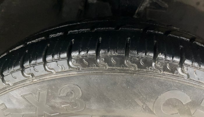 2016 Hyundai i10 SPORTZ 1.1, Petrol, Manual, 86,646 km, Right Front Tyre Tread