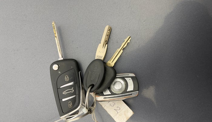 2016 Hyundai i10 SPORTZ 1.1, Petrol, Manual, 86,646 km, Key Close Up