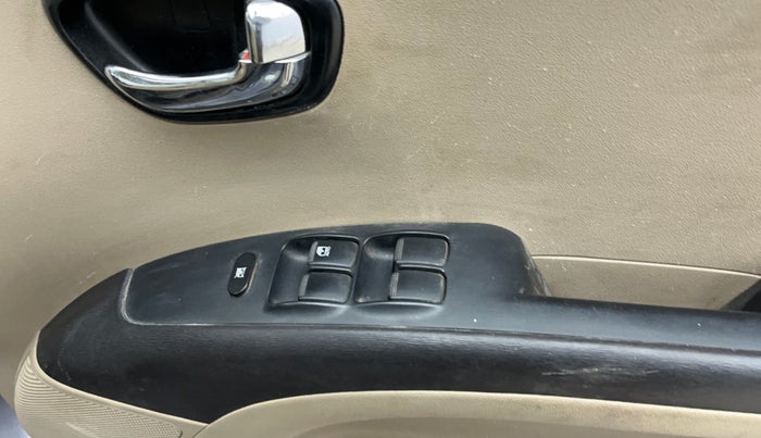 2016 Hyundai i10 SPORTZ 1.1, Petrol, Manual, 86,646 km, Driver Side Door Panels Control