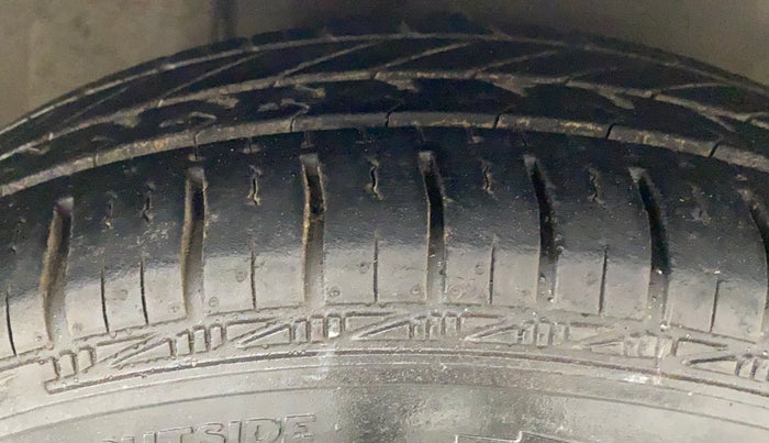 2012 Maruti Ritz LXI, Petrol, Manual, 58,861 km, Right Front Tyre Tread