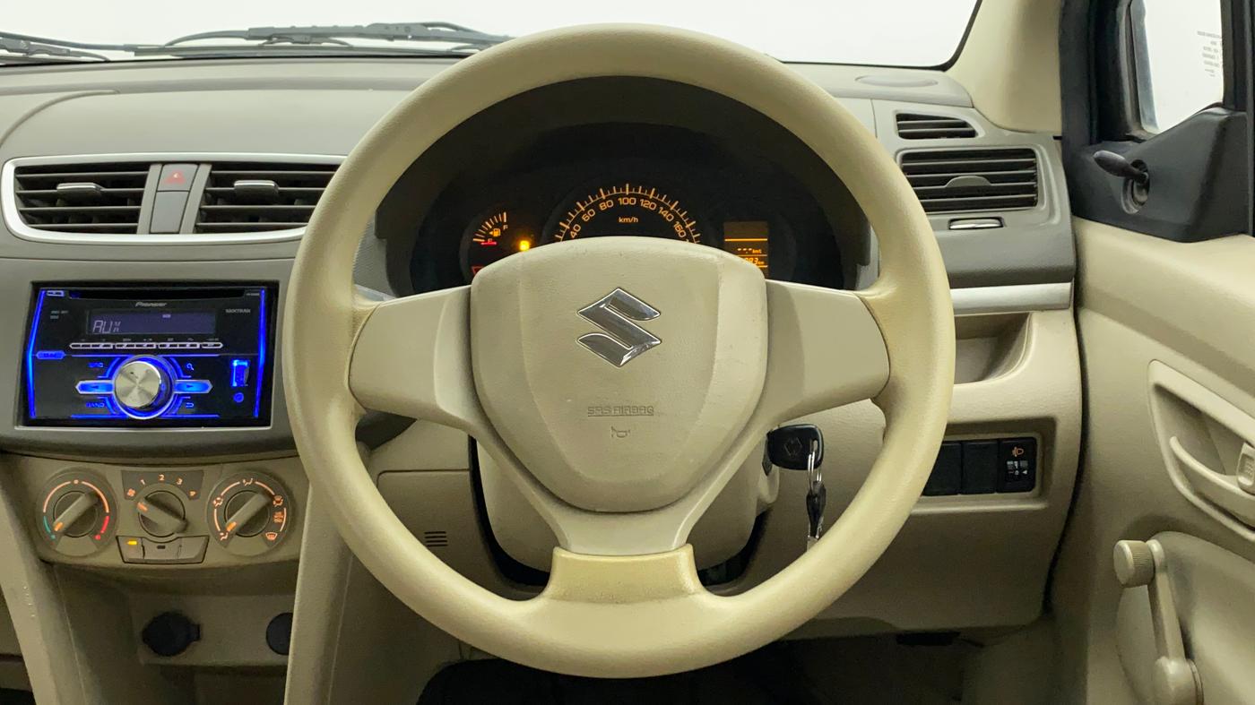 2016 Maruti Ertiga LXI, CNG, Manual, 72,704 km, Steering Wheel Close Up