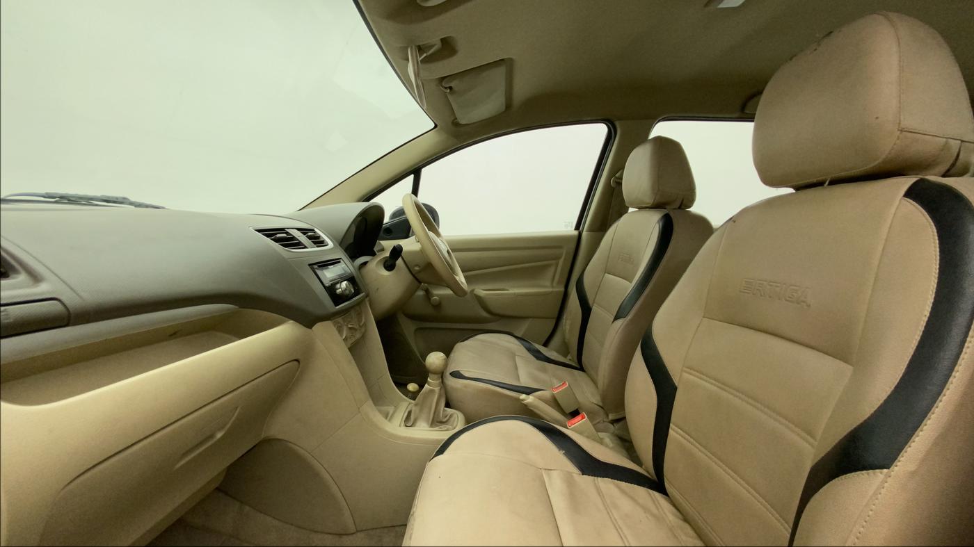 2016 Maruti Ertiga LXI, CNG, Manual, 72,704 km, Right Side Front Door Cabin