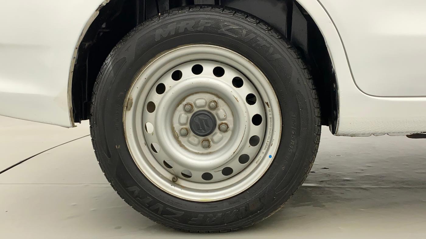 2016 Maruti Ertiga LXI, CNG, Manual, 72,704 km, Right Rear Wheel