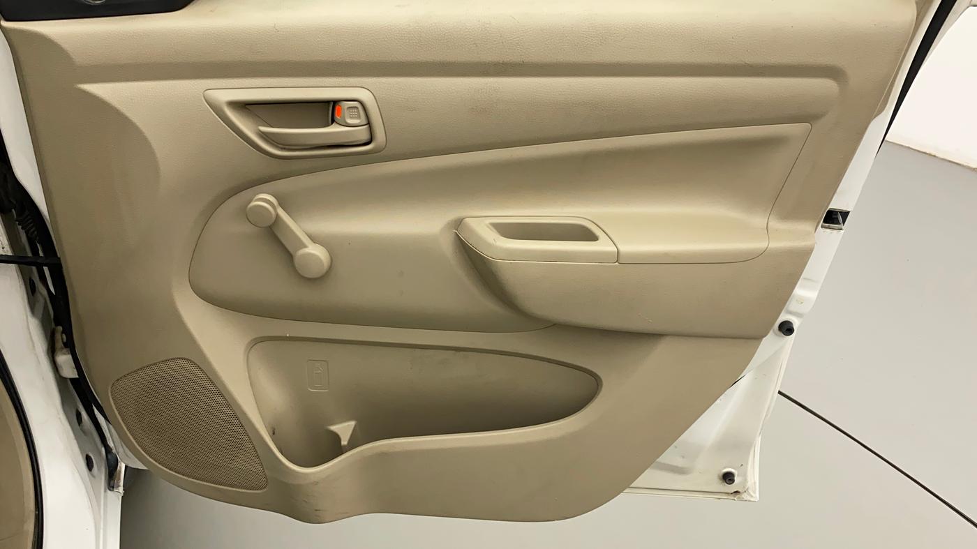 2016 Maruti Ertiga LXI, CNG, Manual, 72,704 km, Driver Side Door Panels Control