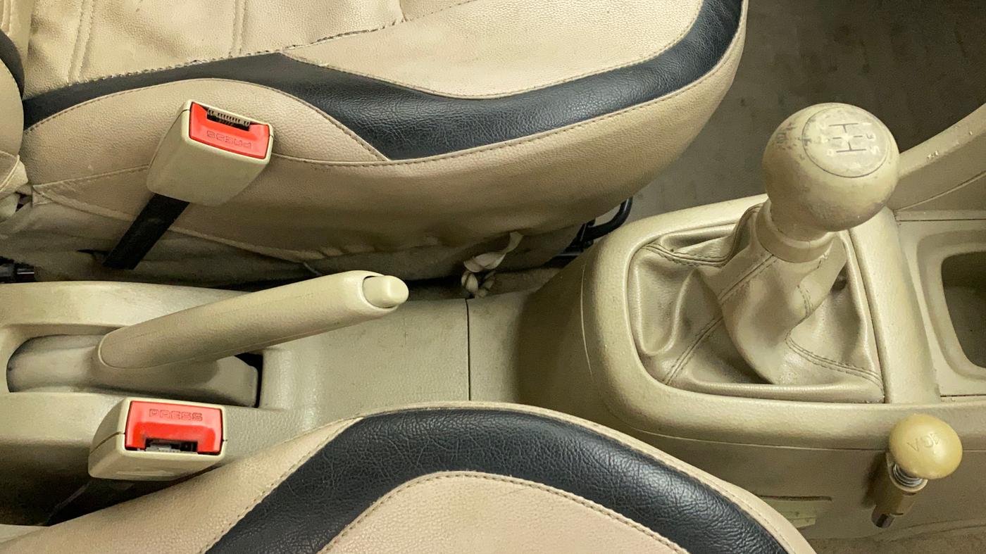2016 Maruti Ertiga LXI, CNG, Manual, 72,704 km, Gear Lever