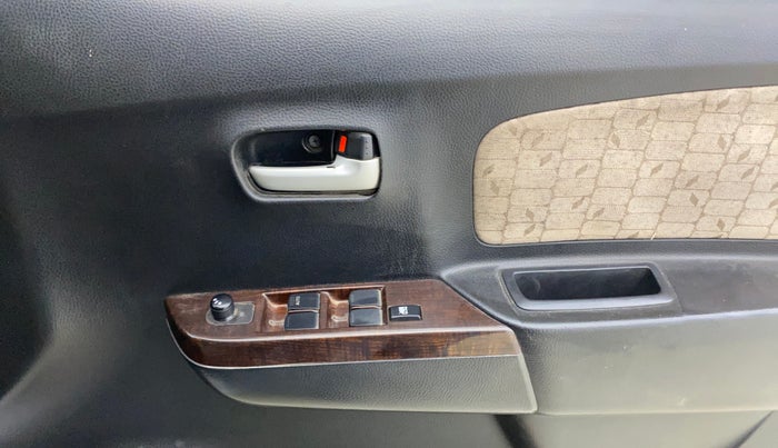 2016 Maruti Wagon R 1.0 VXI, Petrol, Manual, 1,16,863 km, Driver Side Door Panels Control