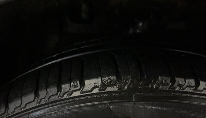 2021 Hyundai AURA S 1.2 AMT, Petrol, Automatic, 37,990 km, Left Front Tyre Tread