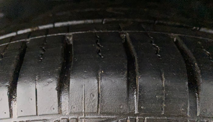2011 Toyota Corolla Altis VL AT PETROL, Petrol, Automatic, 89,266 km, Left Front Tyre Tread
