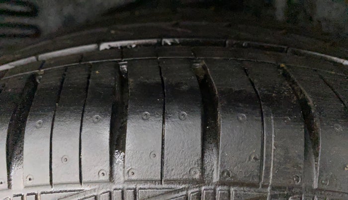 2011 Toyota Corolla Altis VL AT PETROL, Petrol, Automatic, 89,266 km, Right Rear Tyre Tread