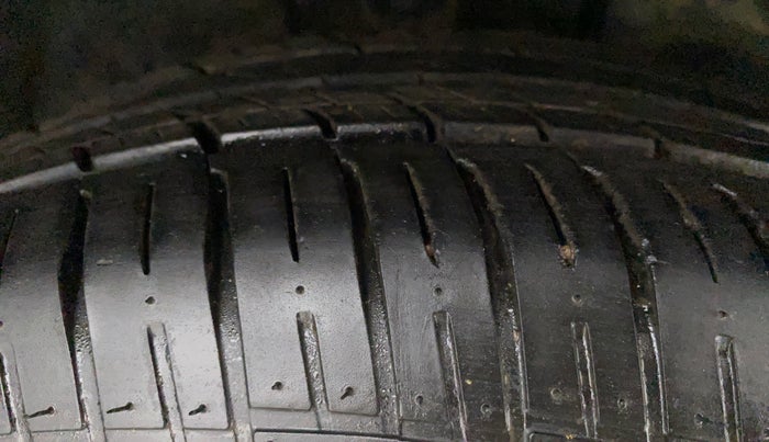 2011 Toyota Corolla Altis VL AT PETROL, Petrol, Automatic, 89,266 km, Right Front Tyre Tread