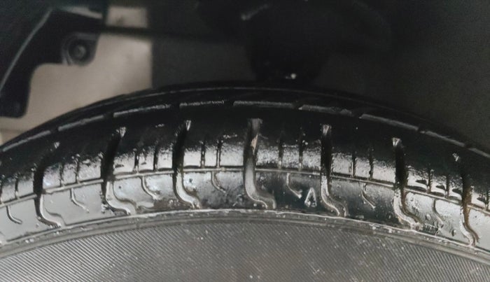 2014 Hyundai Eon D-LITE, Petrol, Manual, 45,951 km, Left Front Tyre Tread