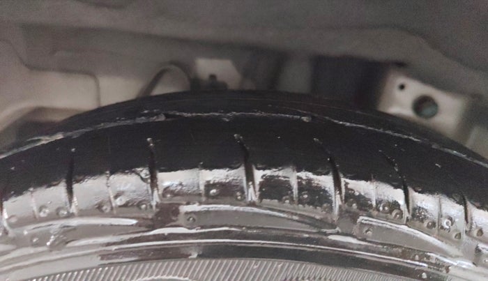 2014 Hyundai Eon D-LITE, Petrol, Manual, 45,951 km, Right Rear Tyre Tread