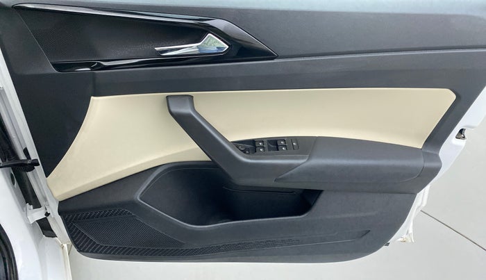 2022 Skoda SLAVIA STYLE 1.0 TSI AT, Petrol, Automatic, 2,129 km, Driver Side Door Panels Control