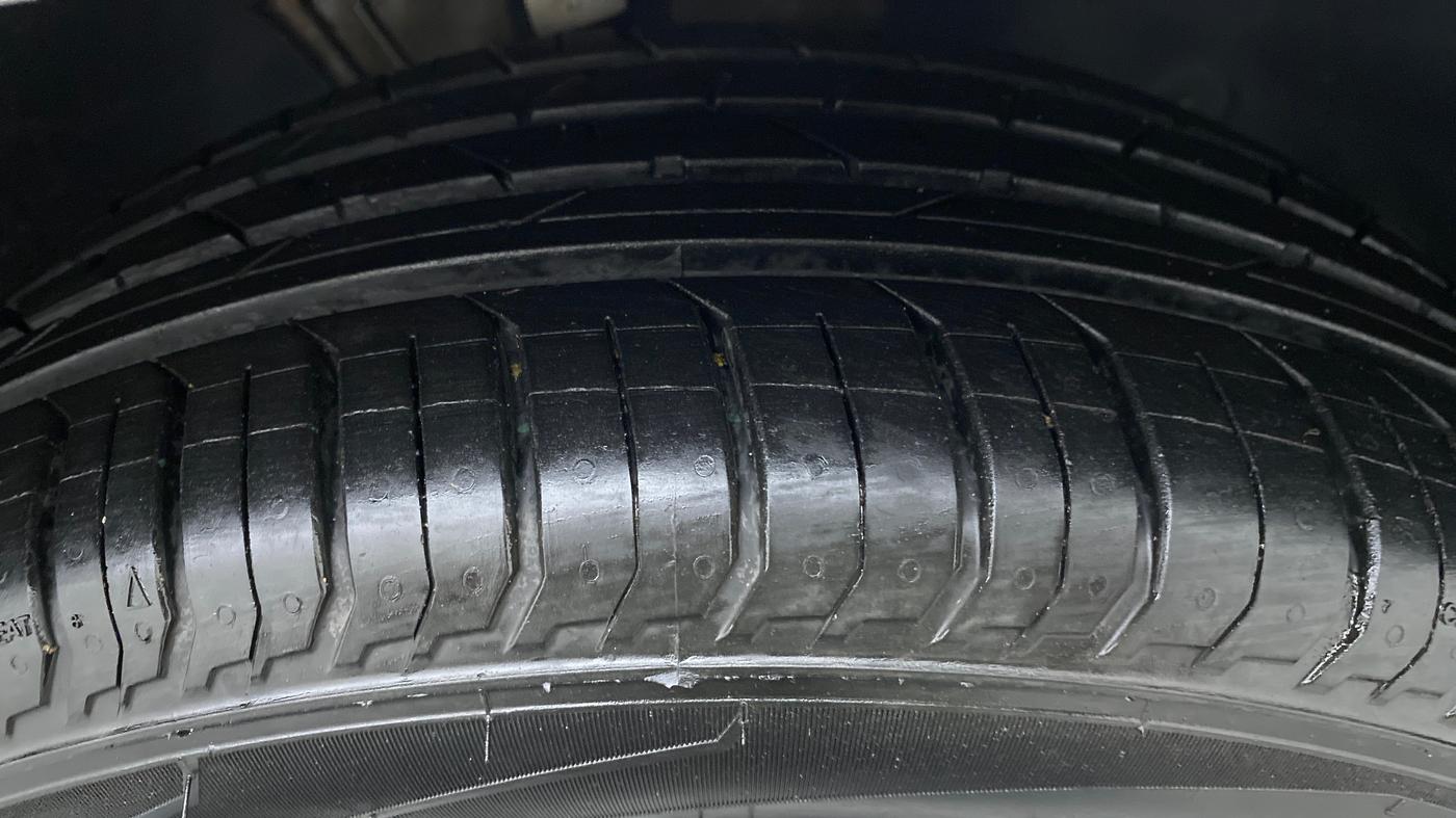 2022 Skoda SLAVIA STYLE 1.0 TSI AT, Petrol, Automatic, 2,129 km, Right Front Tyre Tread
