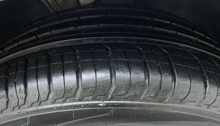 2022 Skoda SLAVIA STYLE 1.0 TSI AT, Petrol, Automatic, 2,129 km, Right Front Tyre Tread