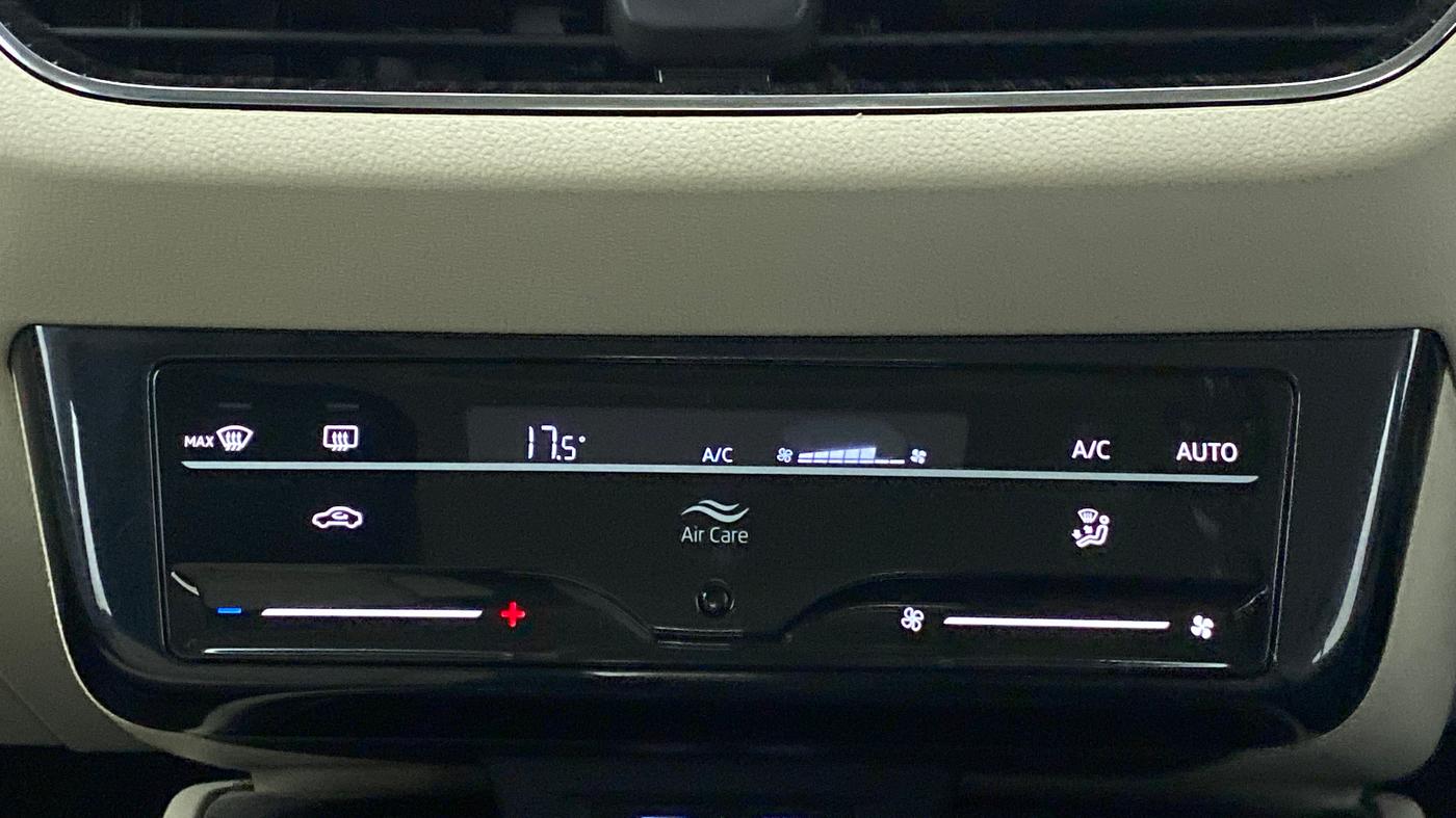 2022 Skoda SLAVIA STYLE 1.0 TSI AT, Petrol, Automatic, 2,129 km, Automatic Climate Control