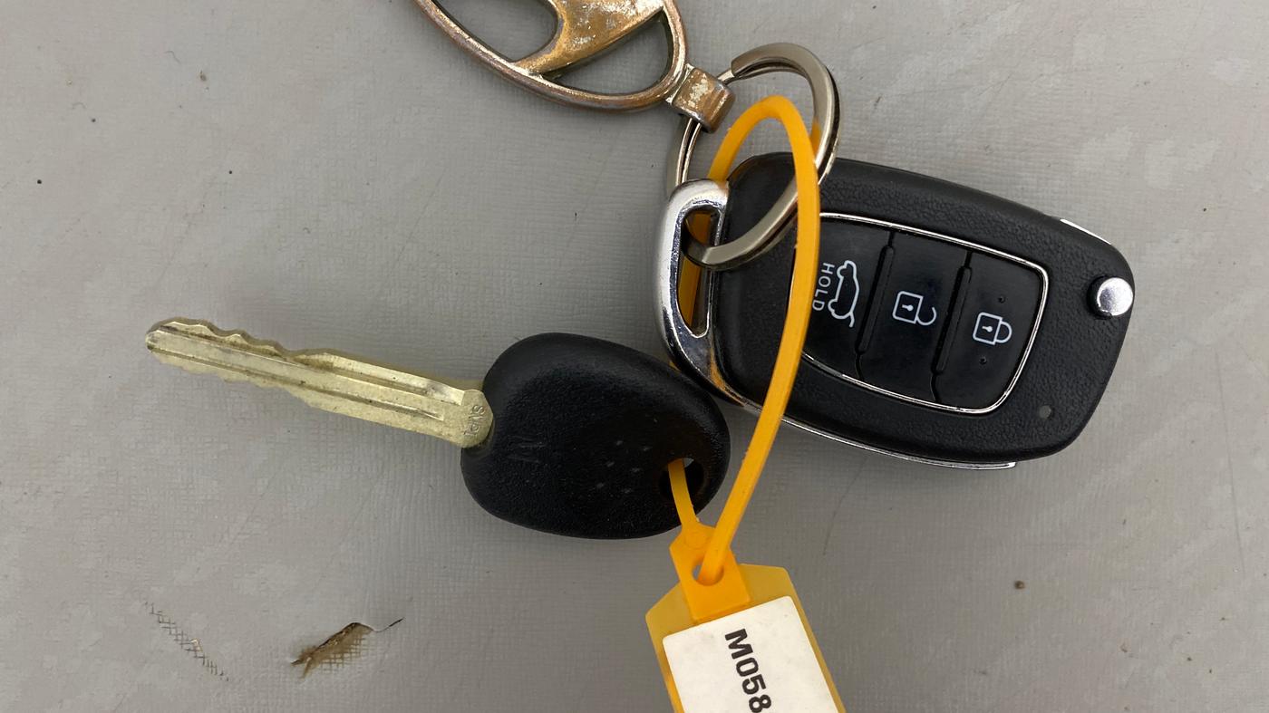 2021 Hyundai NEW I20 SPORTZ 1.0 TURBO IMT DUAL TONE, Petrol, Manual, 21,860 km, Key Close Up