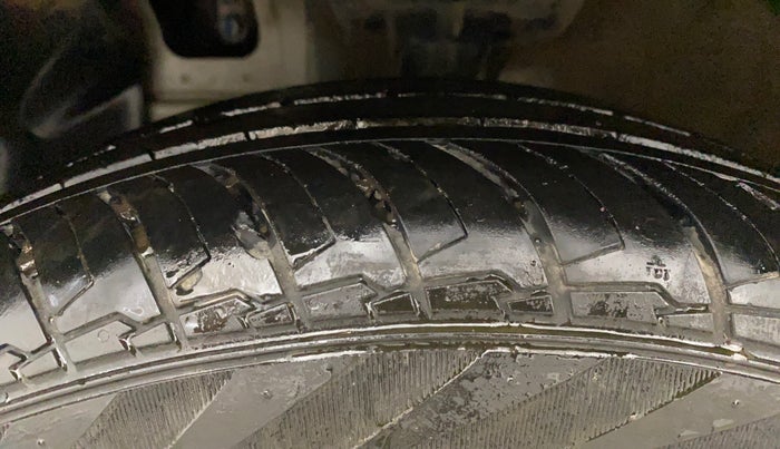 2024 Hyundai EXTER SX 1.2 MT Hy-CNG Duo , CNG, Manual, 28,822 km, Left Front Tyre Tread