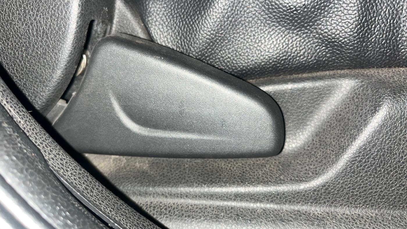2023 Renault Kwid RXT 1.0 AMT, Petrol, Automatic, 50,932 km, Driver Side Adjustment Panel
